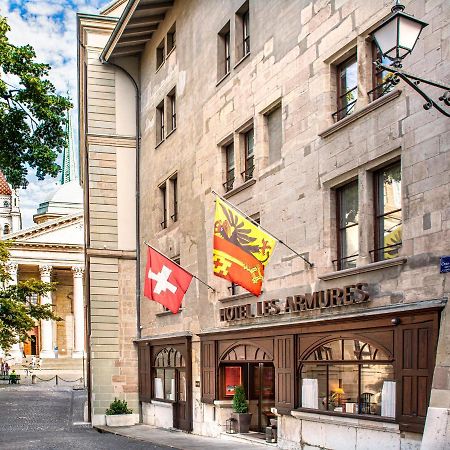 ホテル レ ザミュール ジュネーブ エクステリア 写真 The flag of the Swiss canton of Basel-Stadt (left) and the flag of the Swiss Confederation (right)