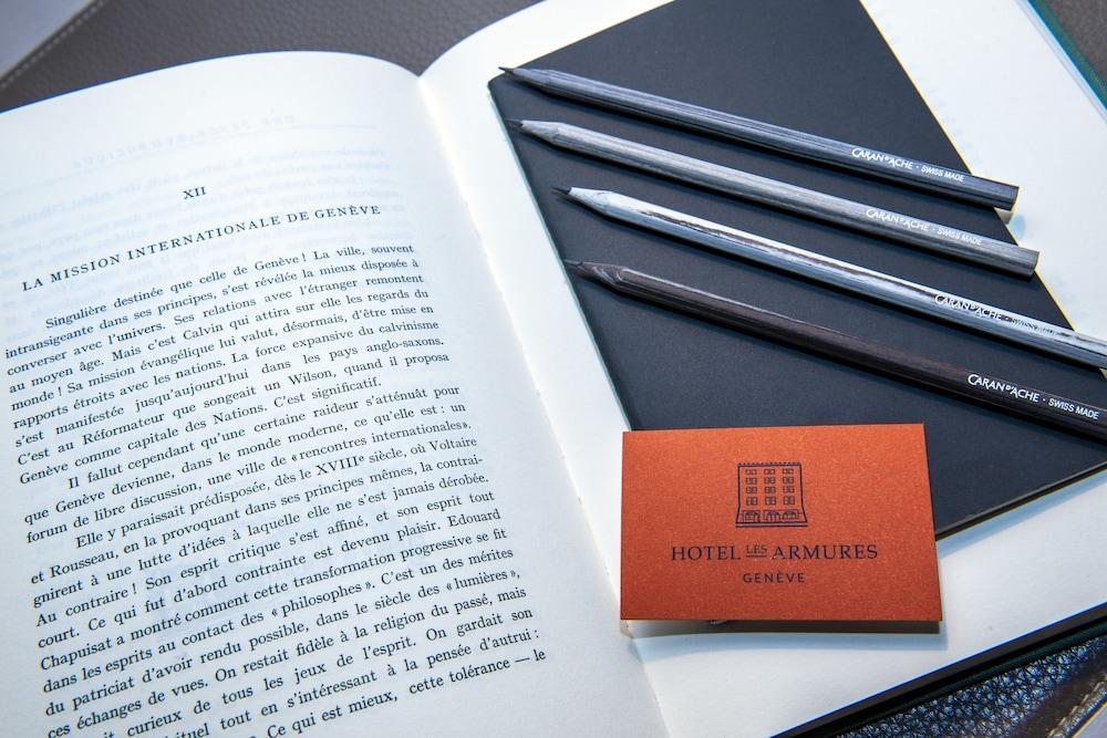 ホテル レ ザミュール ジュネーブ エクステリア 写真 A hotel business card