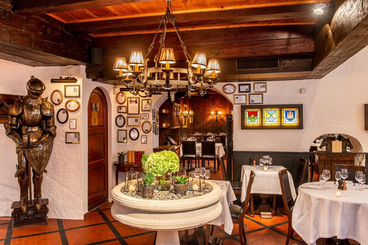 ホテル レ ザミュール ジュネーブ エクステリア 写真 Interior of the restaurant